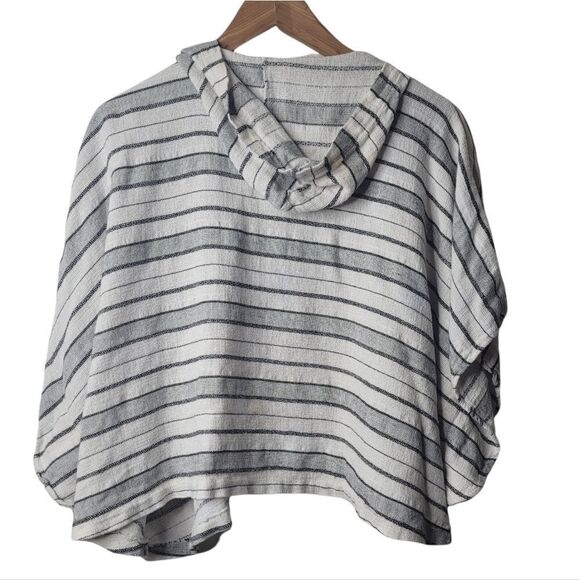 Women's Urban Renewal shirt size small Striped crop top - Picture 2 of 4